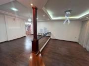 Sobre casa com 200 m² para alugar ou à venda em Bauru SP