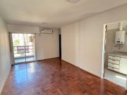 sobre Chacabuco con balcon al frente