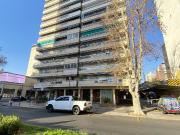 Sobre Oroño. Patio exclusivo con parrillero. Amplio....