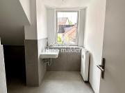 Sofort frei: renovierte 3 Zimmer Dachgeschosswohnung mit...