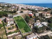Solar en venta en calle De Garbí, Calella, de 400 m² por...
