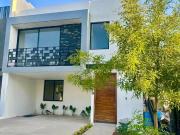 HERMOSA, GRANDE, Y FINA COCINA CON BARRA DE QUARZO! CASA...