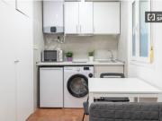 Soleado estudio cerca del Museo de Reina Sofía en Lavapiés