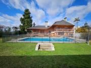 Solida Casa de 500mts cubiertos sobre lote 1200mts Gran...