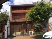 Sólida casa de excelente construcción en 3 plantas – Muy...