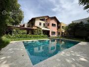Solida Casa Sobre Lote de 500m2 con Gran Parque, Piscina...