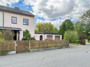 Solide Doppelhaushälfte mit Wintergarten ideal für...