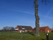 Solider, gepflegte Resthof mit Nebengebäude und Halle...