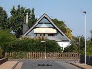 Solides Einfamilienhaus mit Anbau und Garage