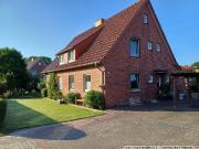 Solides Zweifamilienhaus auf großem Grundstück in der...