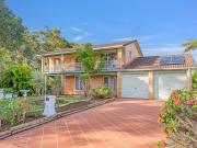 Solidly Built Home in Hasting Area Irreplaceable Reserve...
