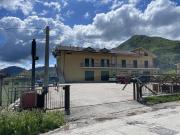 Soluzione indipendente bifamiliare in vendita a...