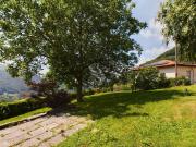 SONNIG MIT GROSSEM GARTEN