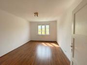 SONNIGE 2 Zimmer zu SANIEREN im 4. Stock!