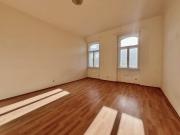 Sonnige Altbau Garconniere mit tollem Ausblick