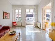 Sonnige Altbauwohnung mit Balkon in zentraler Lage am...