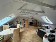 Sonnige Dachgeschosswohnung mit Balkon für Singles