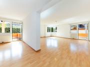 Sonnige Familienwohnung mit 2 Balkonen in Grünruhelage...
