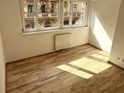 Sonnige gut aufgeteilte 2 Zimmer Wohnung U6 Nähe...