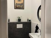 Sonnige, renovierte 2 Zimmer Altbauwohnung mit Terrasse...