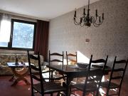 Sonnige Stadtwohnung mit zwei Balkonen und Bergpanorama