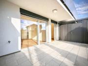 Sonnige Zwei Zimmer Wohnung mit großer Terrasse und...