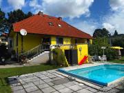 Sonniges Eckgrundstück mit charmantem Einfamilienhaus –...
