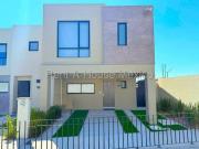 Sonterra casa de dos niveles en VENTA RAH4834