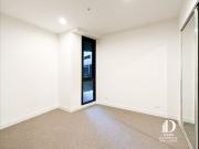 Sophisticated 3 Bedroom Apartment with 2 Study Nooks +...