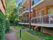 Sophisticated and spacious apartment a walk from ameneties