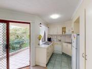 SOPHISTICATED BURLEIGH LIVING – WALK TO THE BEACH &...