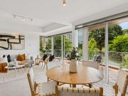 Sophisticated City Living Overlooking Parliament Gardens