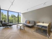 SOPHISTICATED CITY PAD WITH PANORAMIC GREEN VIEWS