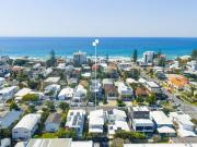 Sophisticated Coastal Entertainer in a Beachside Location