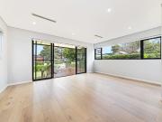 Sophisticated, Contemporary Five Bed Family Home in...