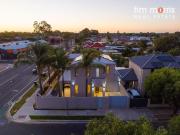 Sophisticated, High Tech & Glamorous Entertainer's... Sophisticated, High Tech & Glamorous Entertainer's...