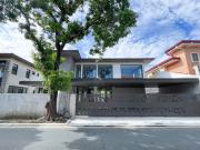 Sophisticated Modern Contemporary House with Elevator...