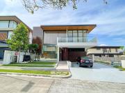 Sophisticated Modern Tropical House in The Enclave...