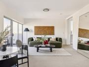 Sophisticated urban retreat / private elevated views