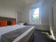 South Clerk Street, Edinburgh, EH8 4 bed flat to rent...
