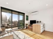 South Melbourne Apartment, close to the Contemporary...