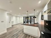 South Way, Croydon CR0, 5 bed semi detached house to...