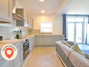Southmead Road, Bristol, Bristol BS10, 6 bed semi...