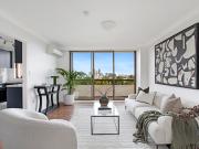 Space, light and elegance steps to cafes and rail