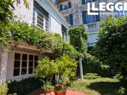 Spacieuse et élégante maison, un potentiel de chambres...