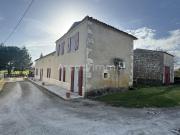 Spacieuse maison en pierre avec dépendances sur env. 1.2...