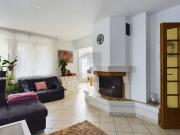 SPACIEUSE VILLA AVEC CHEMINÉE ET GRAND JARDIN !