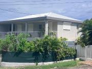 Spacieuse villa de 2 appartements avec piscine proche de...