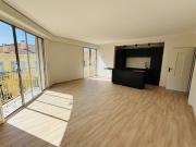 SPACIEUX 4 PIECES ETAGE ELEVE CENTRE VILLE