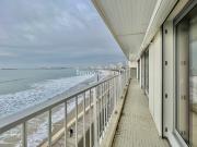 SPACIEUX FACE MER AVEC BALCON PARKING + 2 CAVES